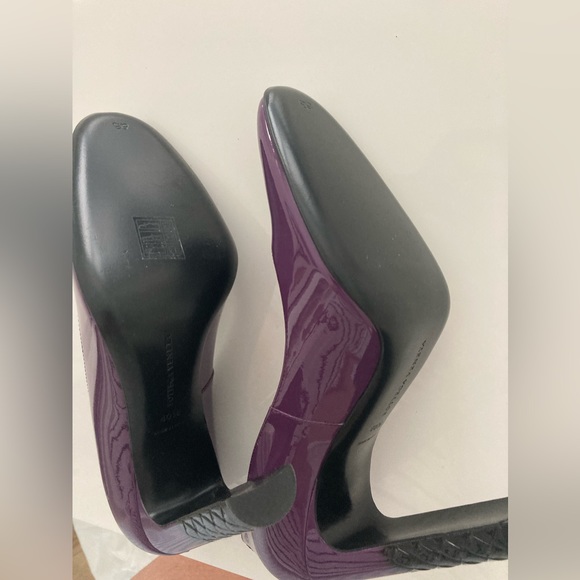 Bottega Veneta Purple Patent Leather Pumps with Black Colour Block Heel - Picture 7 of 10